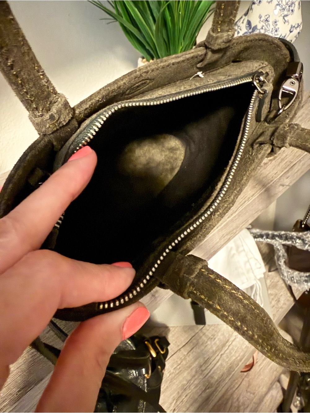 Tod’s Two-Way Olive Green Suede Small Tote - Picture 5 of 6